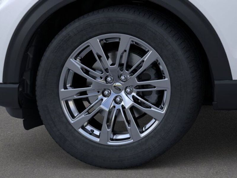 2025 Ford Explorer photo 16