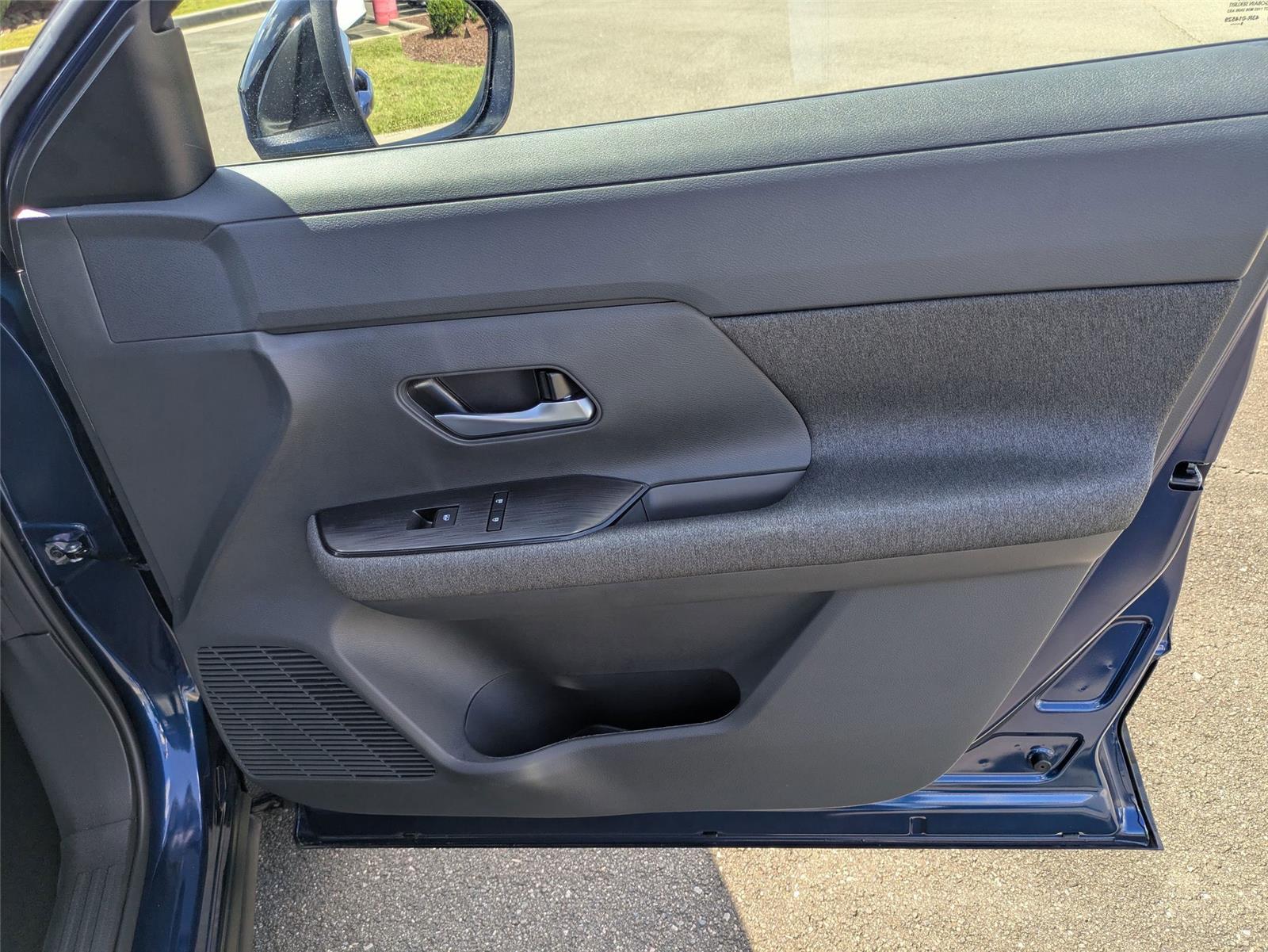 2026 Nissan Kicks SV photo 27