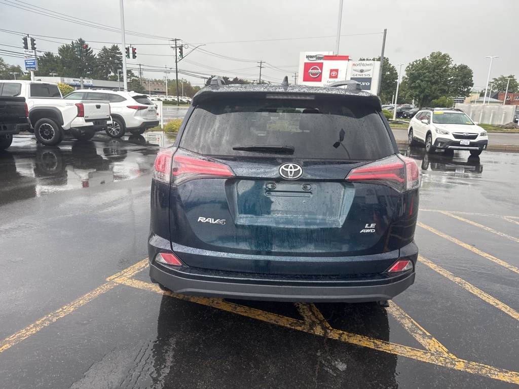 2018 Toyota RAV4 LE photo 3