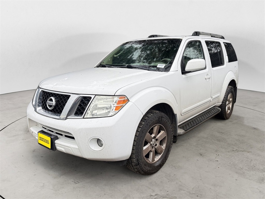 2012 Nissan Pathfinder SV's photo