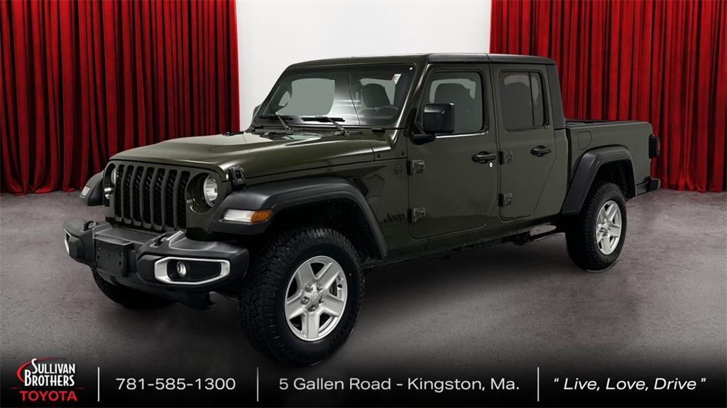 Used 2023 Green Jeep Sport image 1