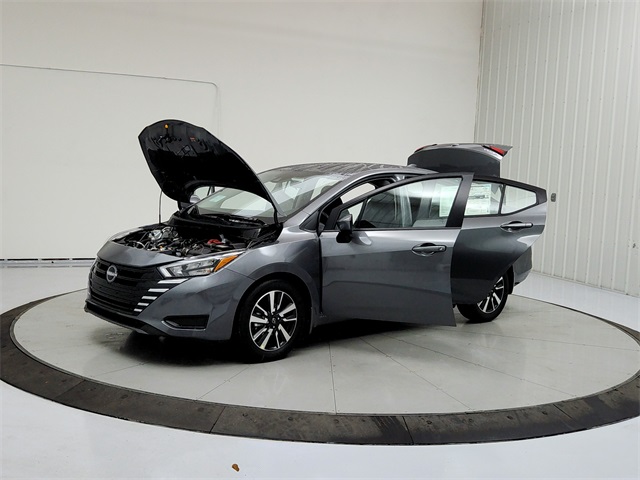 2025 Nissan Versa 1.6 SV photo 9