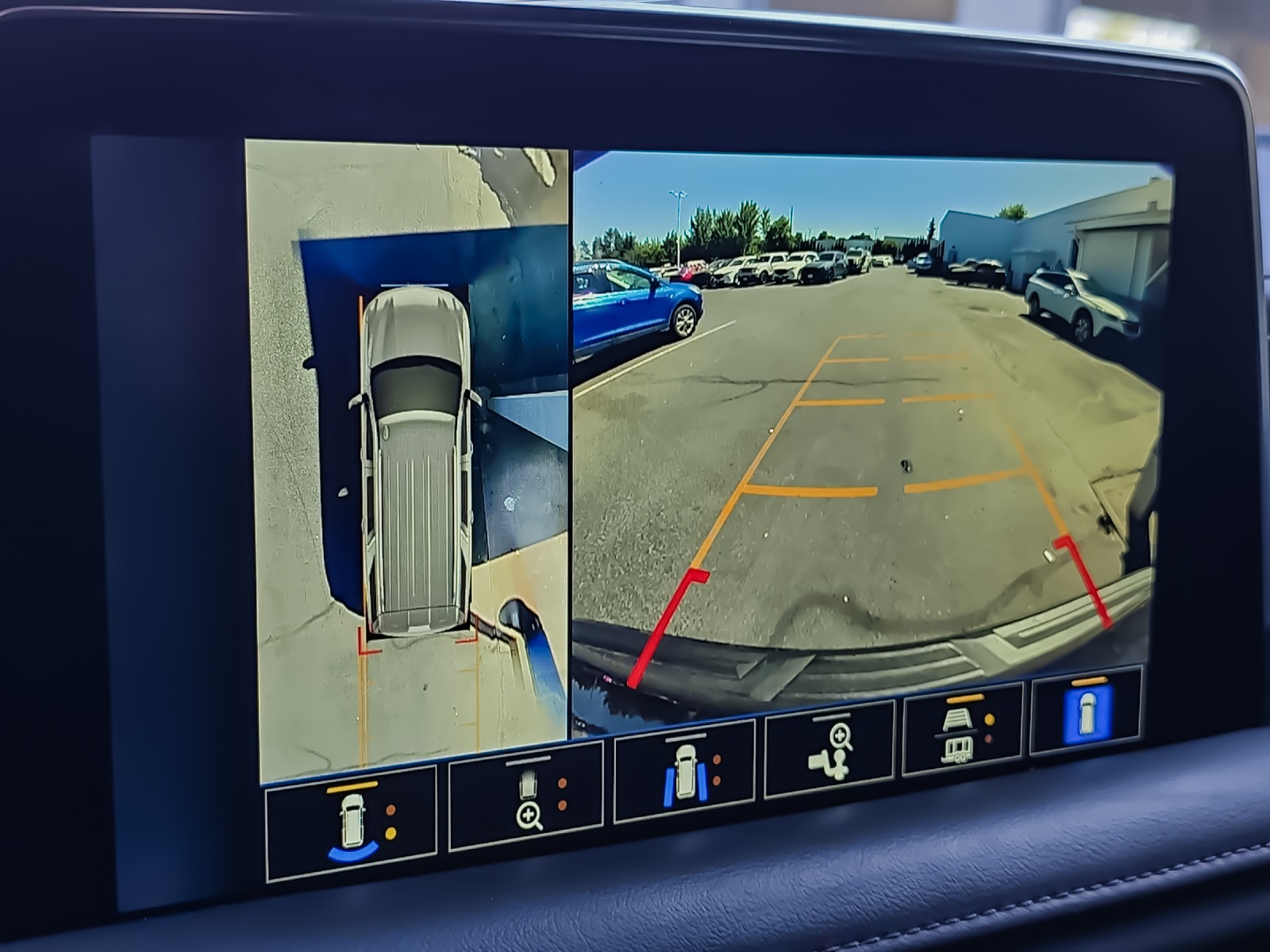2022 Chevrolet Suburban RST photo 19