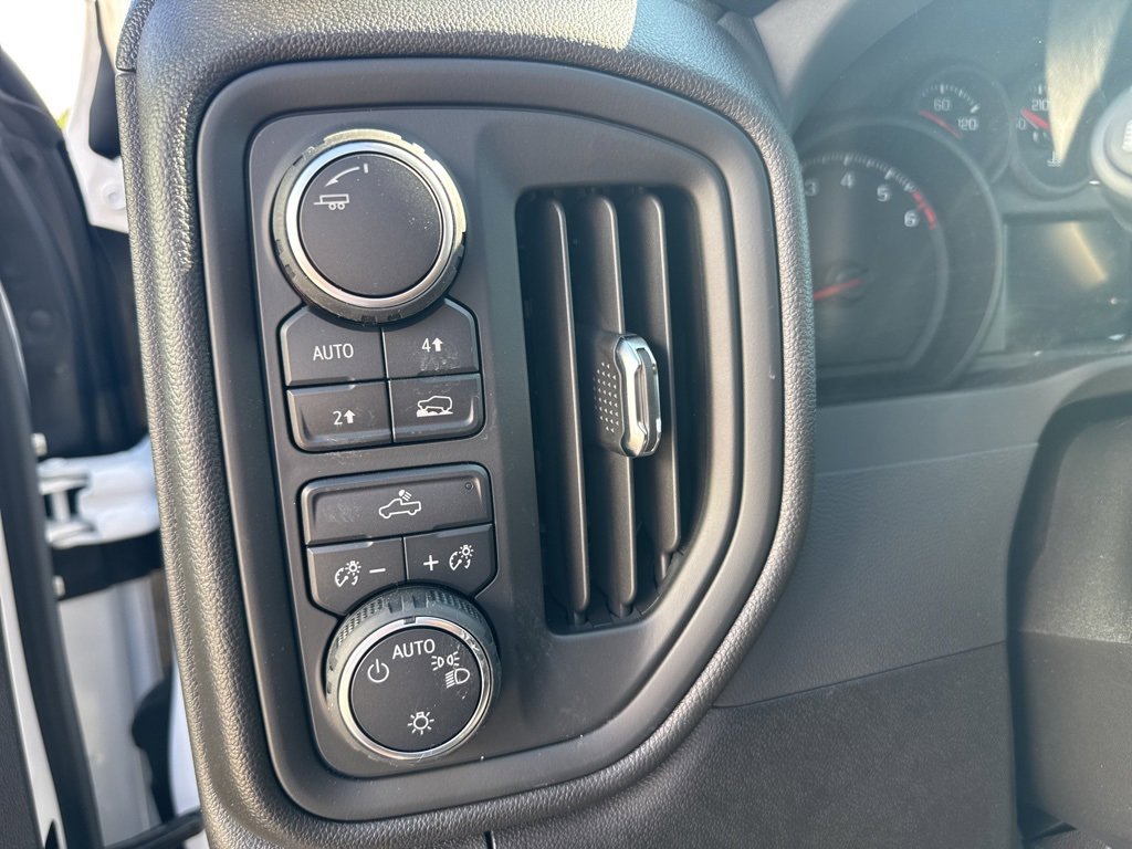 2026 Chevrolet Silverado 1500 Custom photo 30