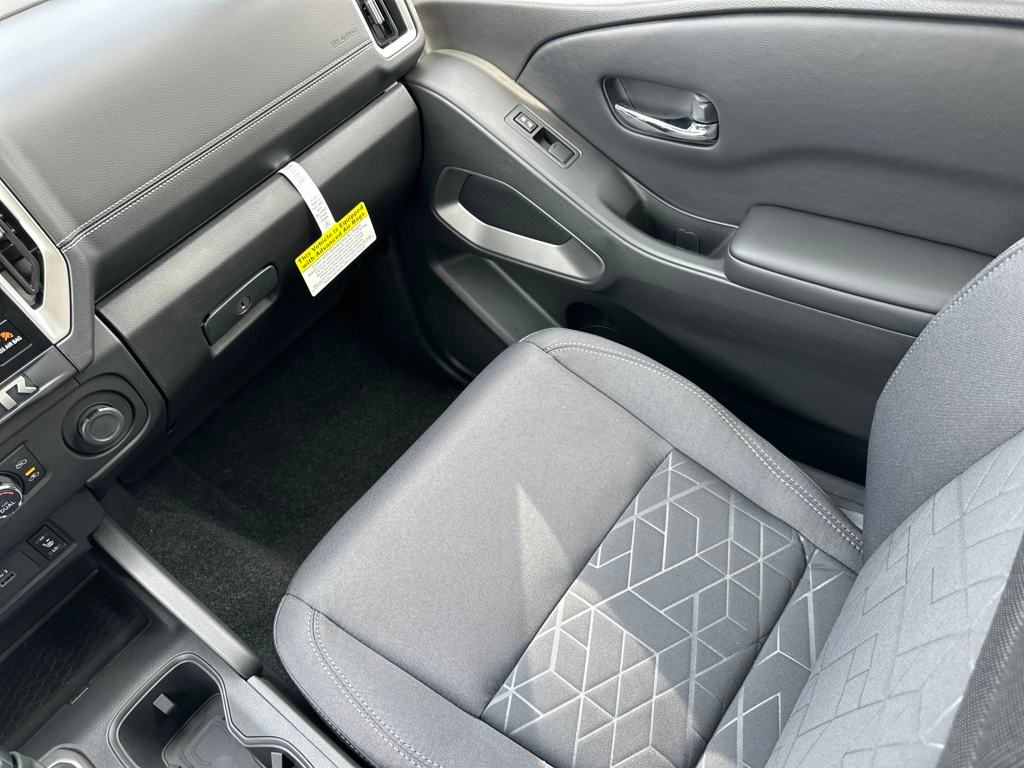 2025 Nissan Frontier SV photo 25