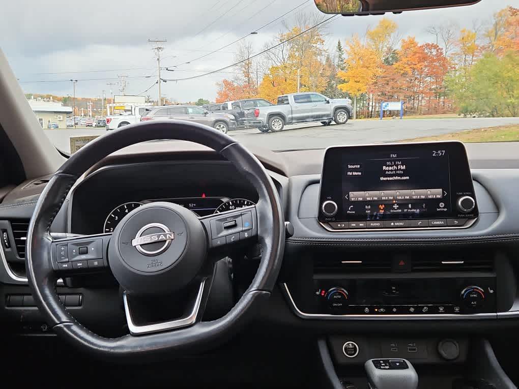 2023 Nissan Rogue SV photo 4