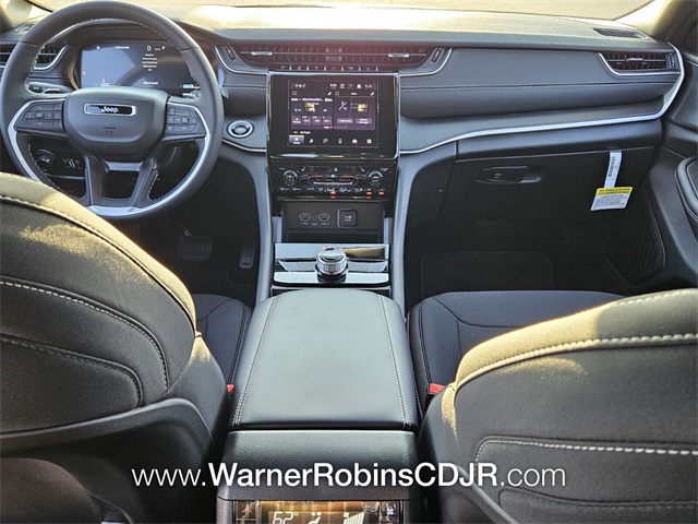 2025 Jeep Grand Cherokee Laredo photo 8