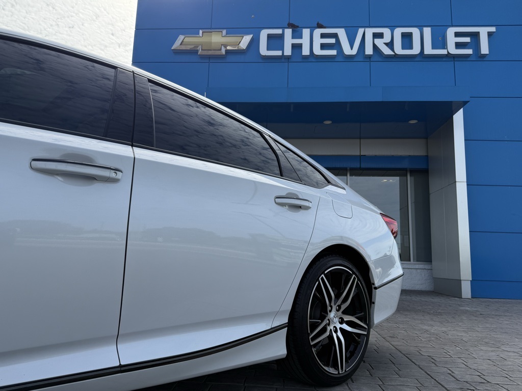 2021 Honda Accord Touring 2.0T photo 3