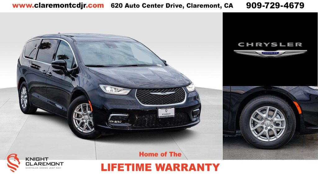 2026 Chrysler Pacifica Select's photo