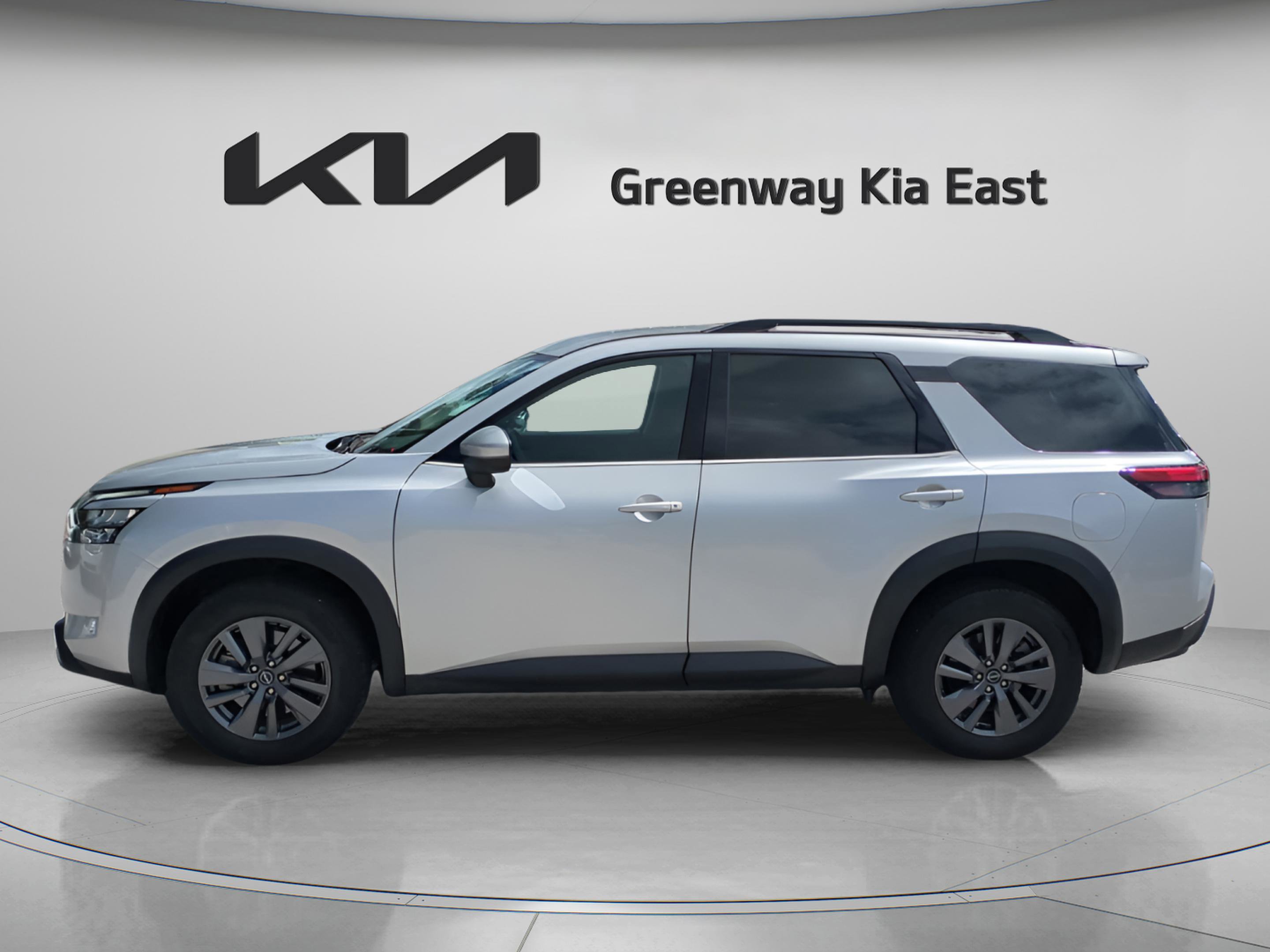 2024 Nissan Pathfinder SV photo 3