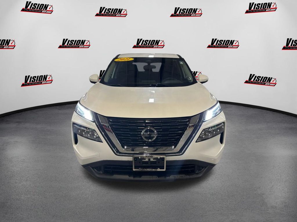 2021 Nissan Rogue SV photo 2