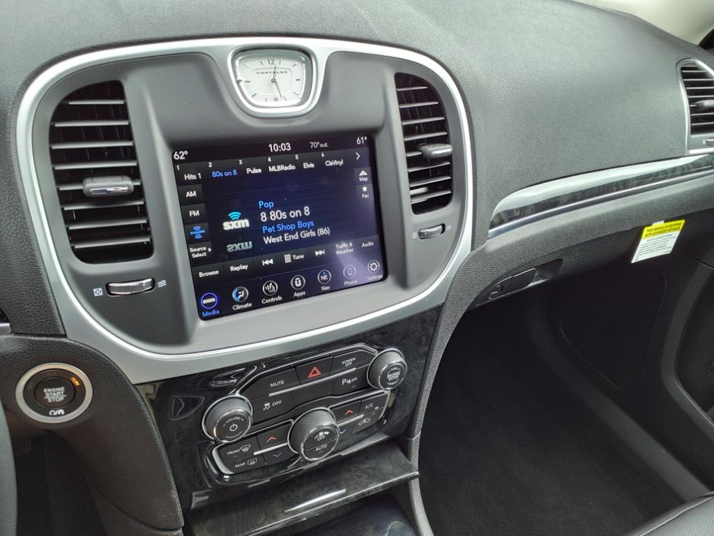 2023 Chrysler 300 Touring L photo 9