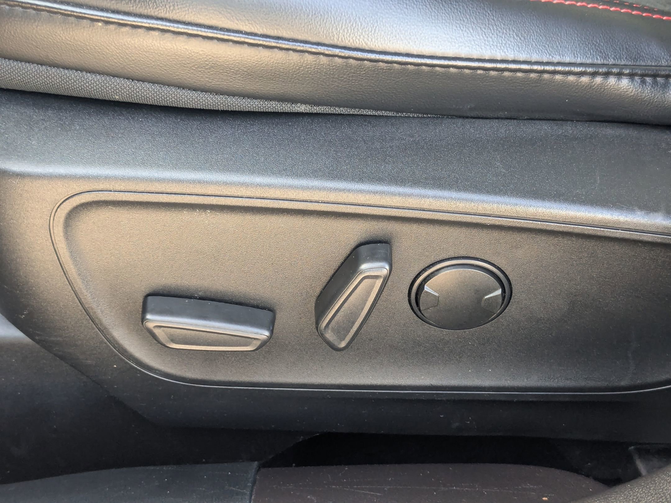 2023 Ford Escape ST-Line photo 16