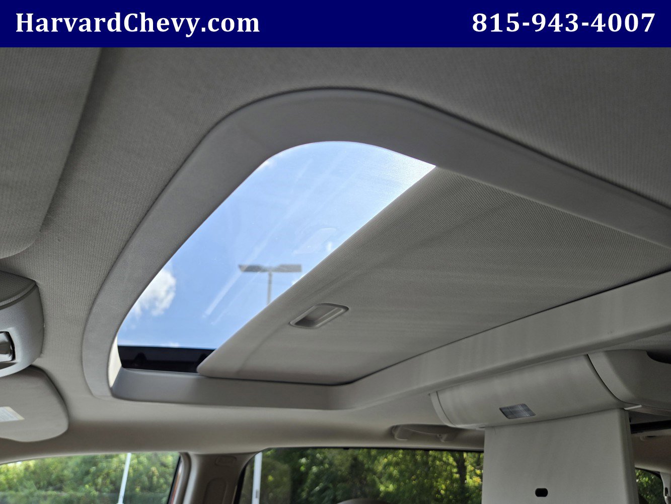 2015 Chrysler Town & Country Limited Platinum photo 16