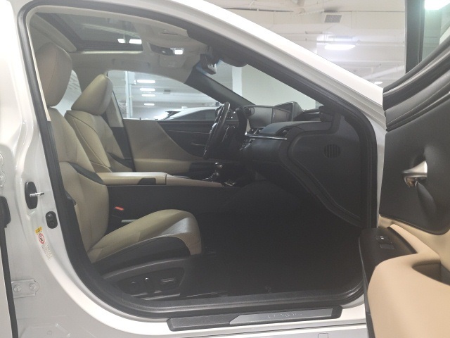 2019 Lexus ES 350 photo 22