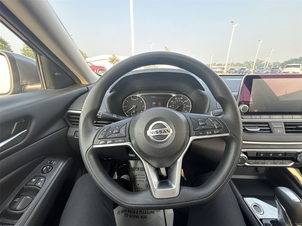 2022 Nissan Altima 2.5 SV photo 11