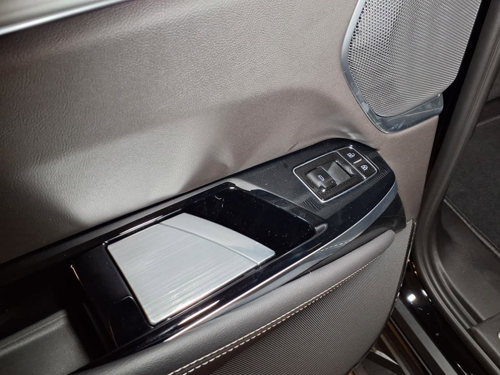 2025 Cadillac Escalade ESV Premium Luxury photo 11