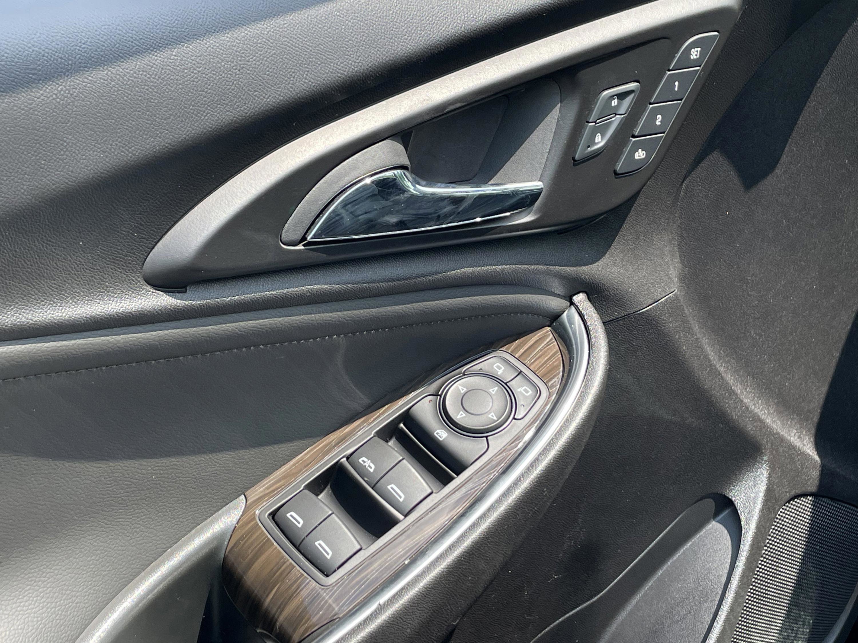 2024 Chevrolet Malibu Premier 2LT photo 16