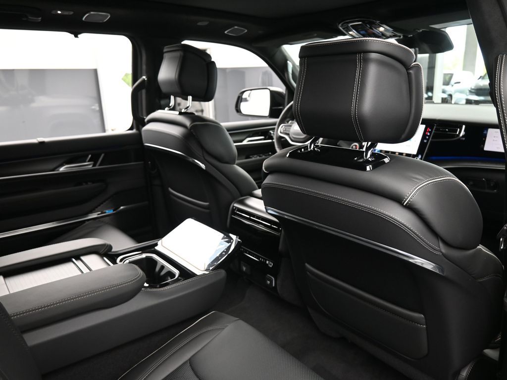 2024 Jeep Grand Wagoneer L II photo 33