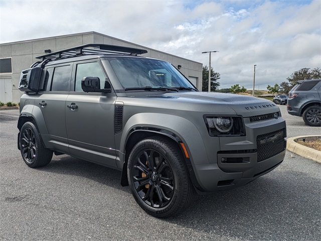 2025 Land Rover Defender 110 V8 photo 3