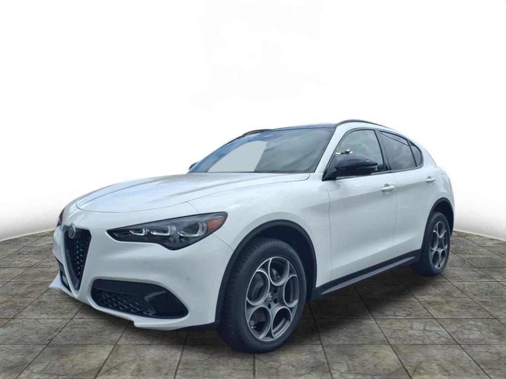 2025 Alfa Romeo Stelvio Base's photo
