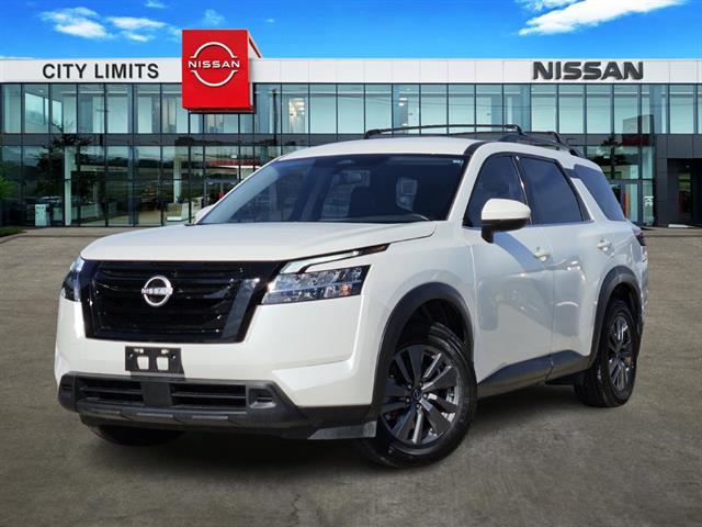 2022 Nissan Pathfinder SV's photo