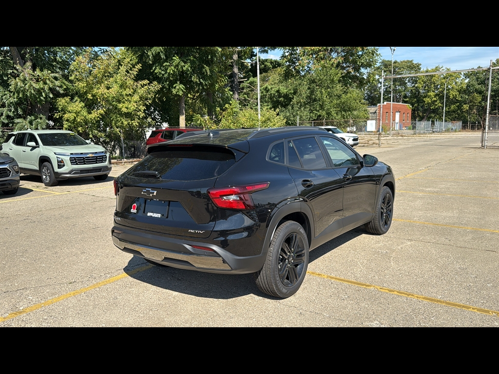 2025 Chevrolet Trax ACTIV photo 2