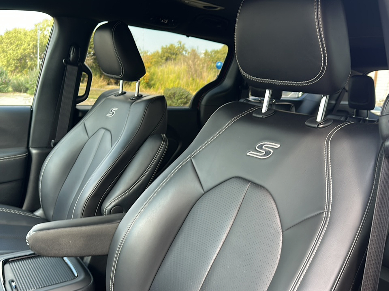 2023 Chrysler Pacifica Touring L photo 3