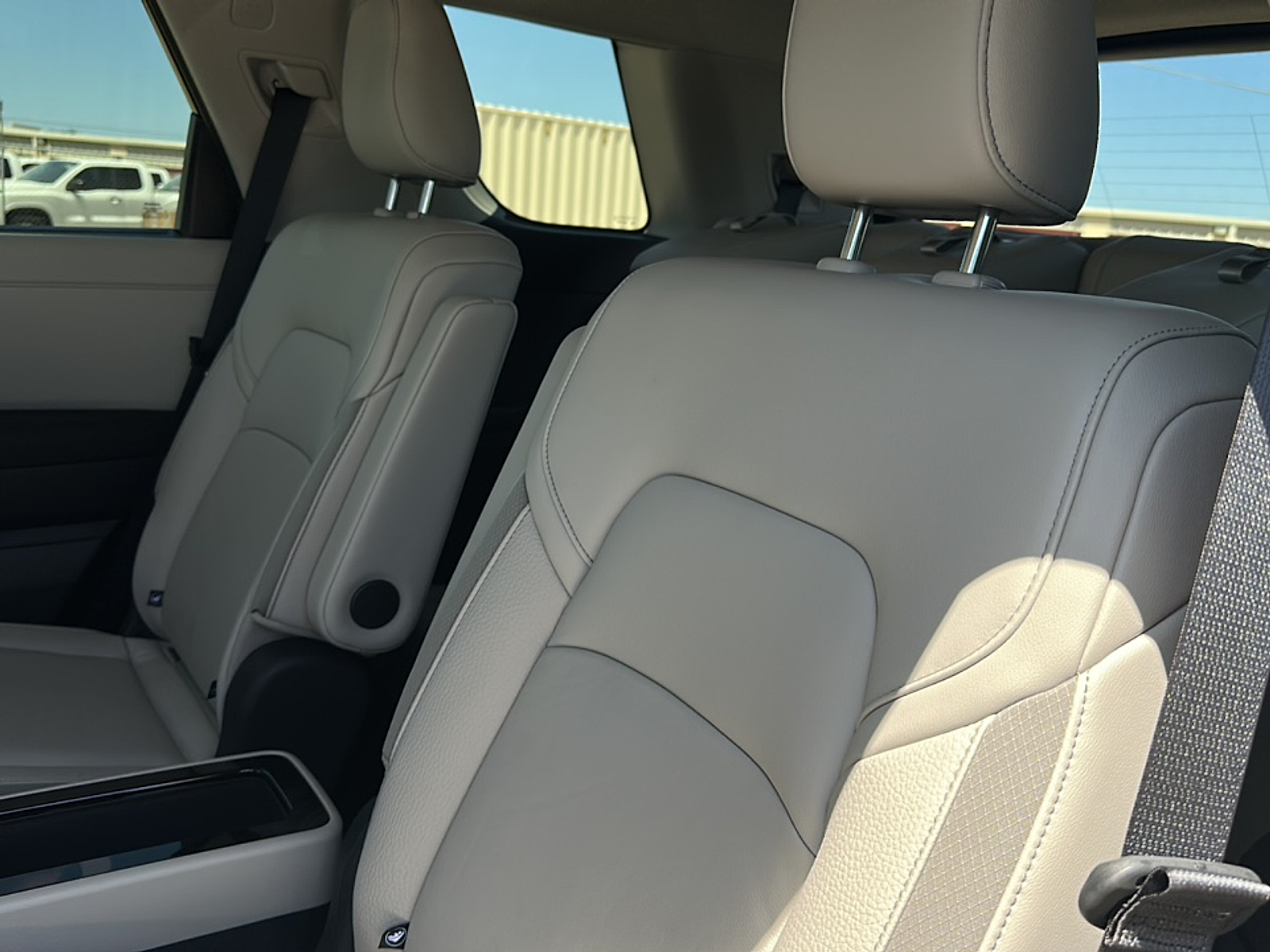 2025 Nissan Pathfinder SL photo 10