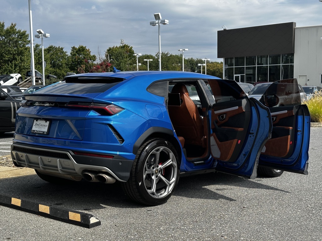 2019 Lamborghini Urus Base photo 14