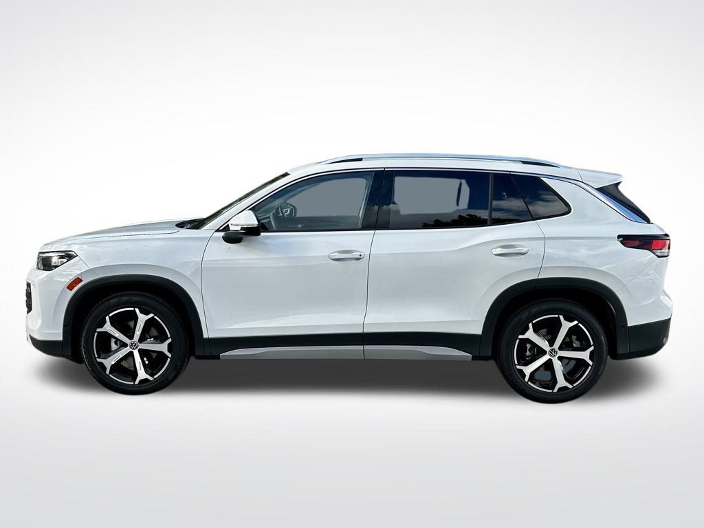 2025 Volkswagen Tiguan SE photo 2