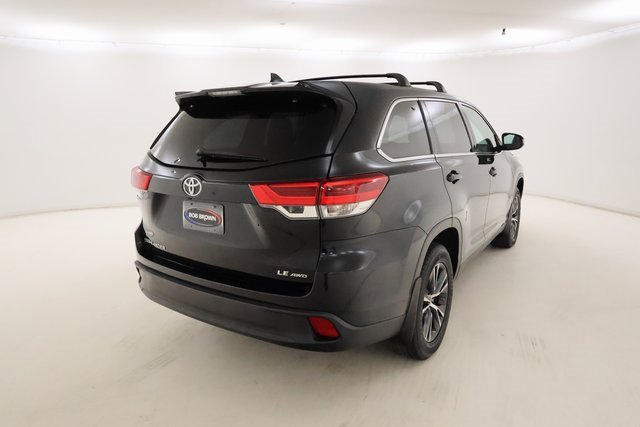 2019 Toyota Highlander LE photo 3