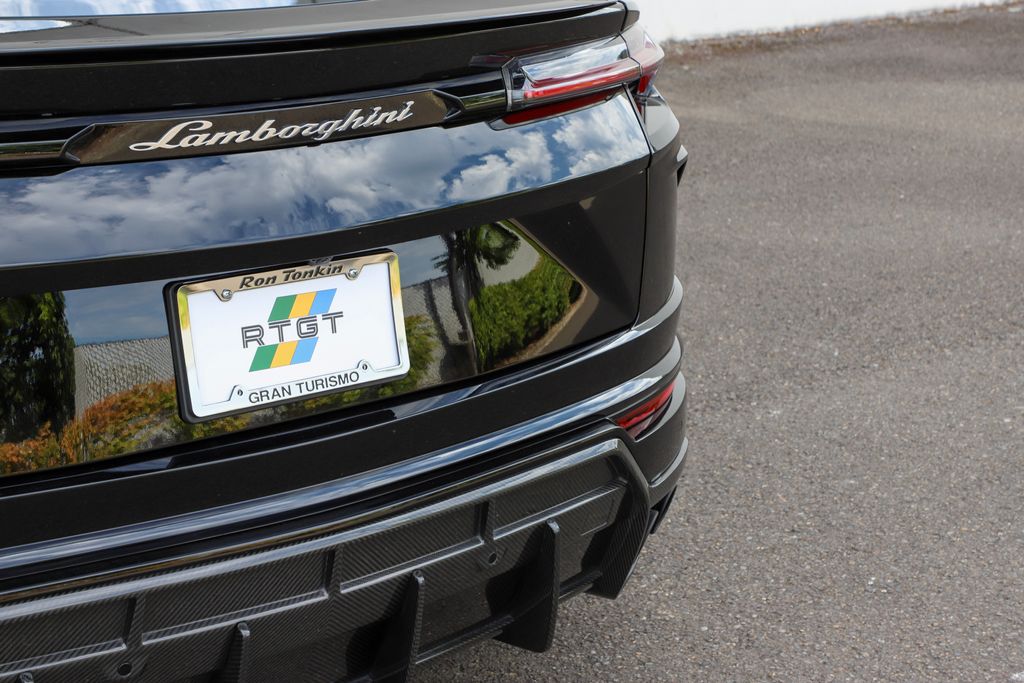 2021 Lamborghini Urus photo 24