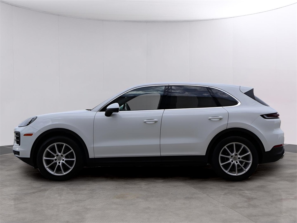 2024 Porsche Cayenne Base photo 4