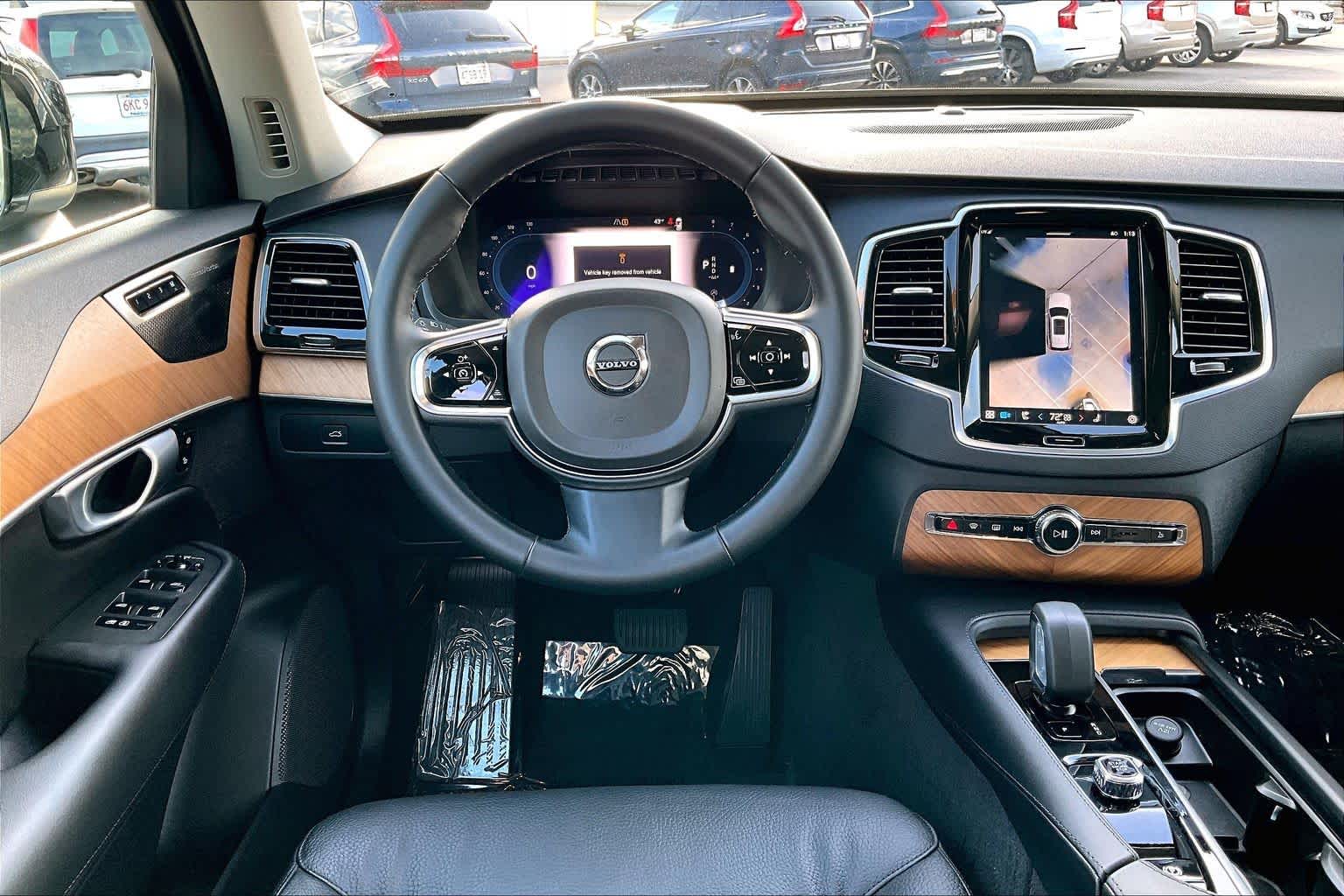 2024 Volvo XC90 Plus photo 3