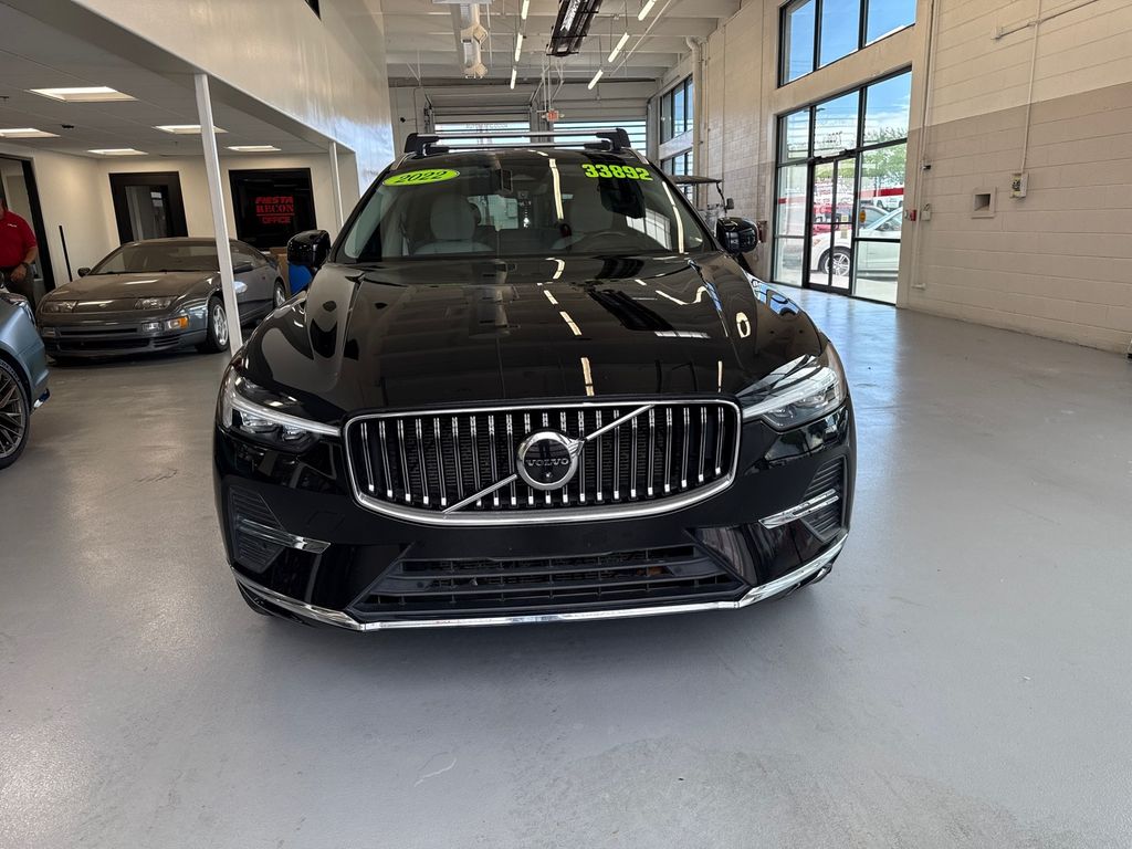2022 Volvo XC60 B5 Inscription photo 2