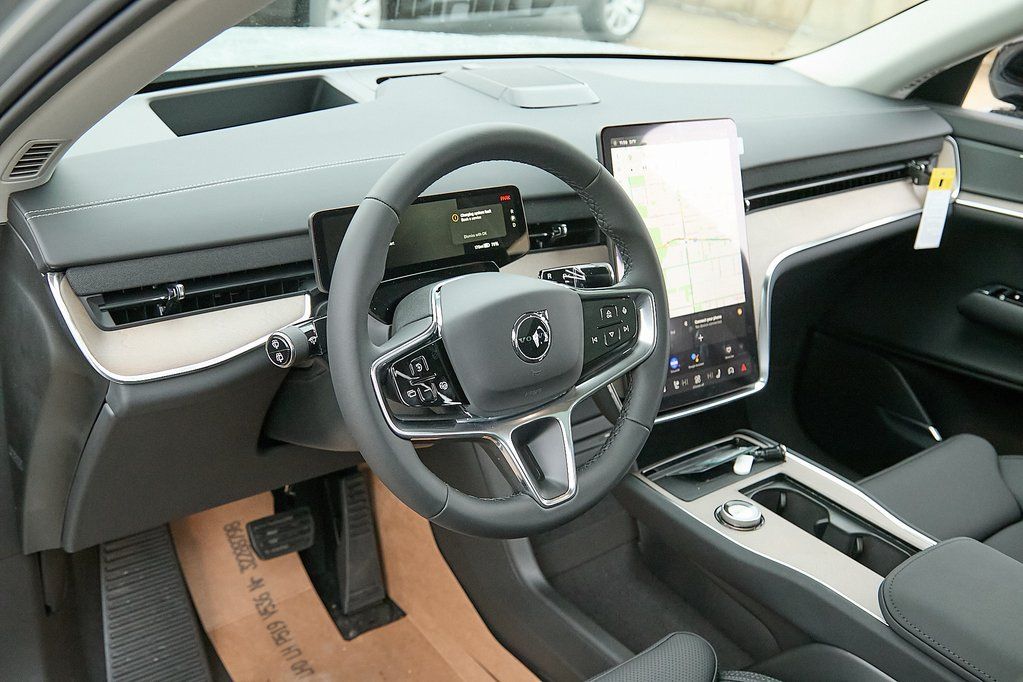 2025 VOLVO EX90 - Image 12