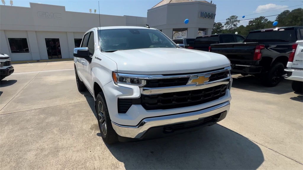 2023 Chevrolet Silverado 1500 LT photo 3
