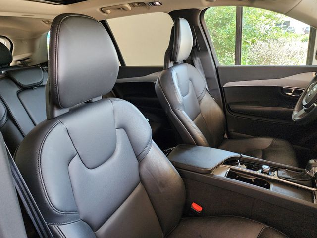 2022 Volvo XC90 T5 Momentum photo 23