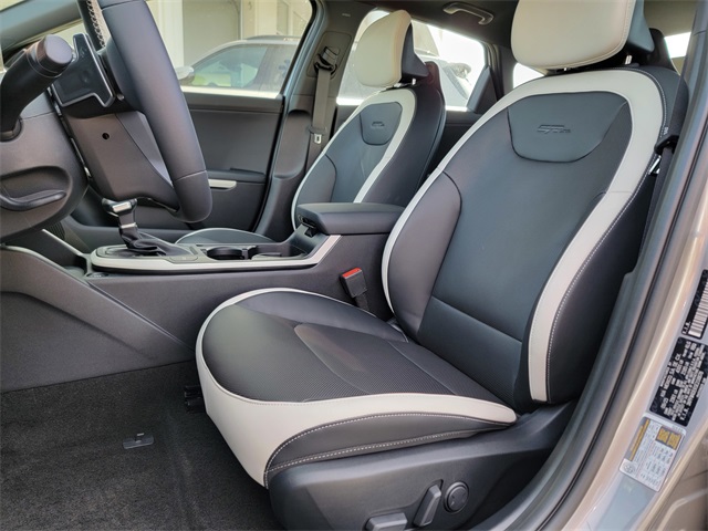 2025 Kia K4 GT-Line photo 11