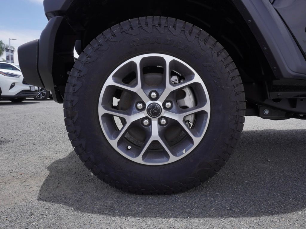 New 2024 Black Clear-Coat Exterior Paint Jeep 4-Door Sport S image 9