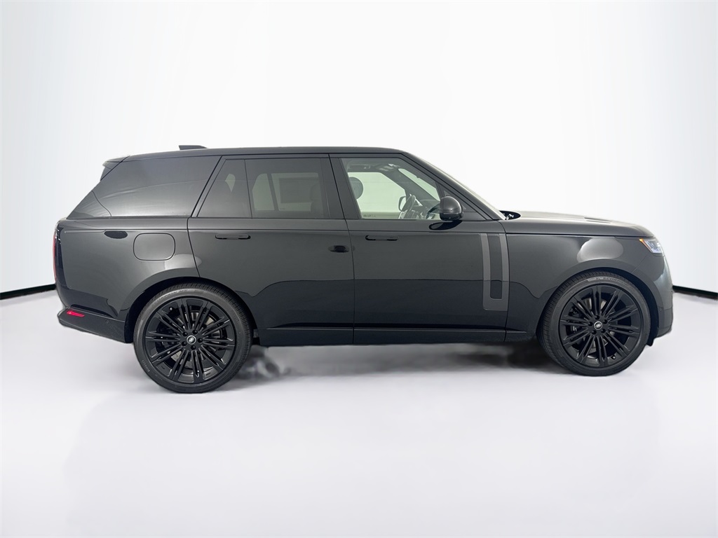 2025 Land Rover Range Rover SE photo 4