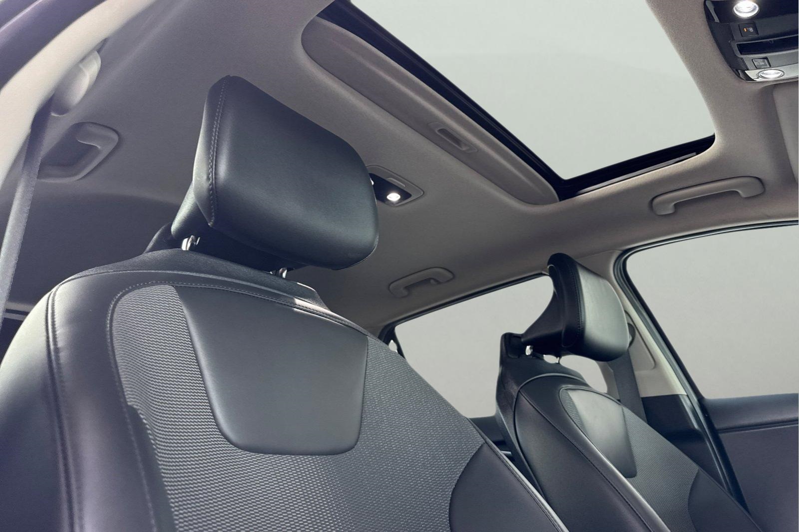2023 Kia Niro EX photo 18