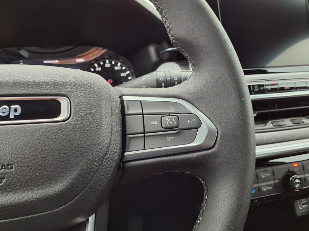 2025 Jeep Compass Latitude photo 14