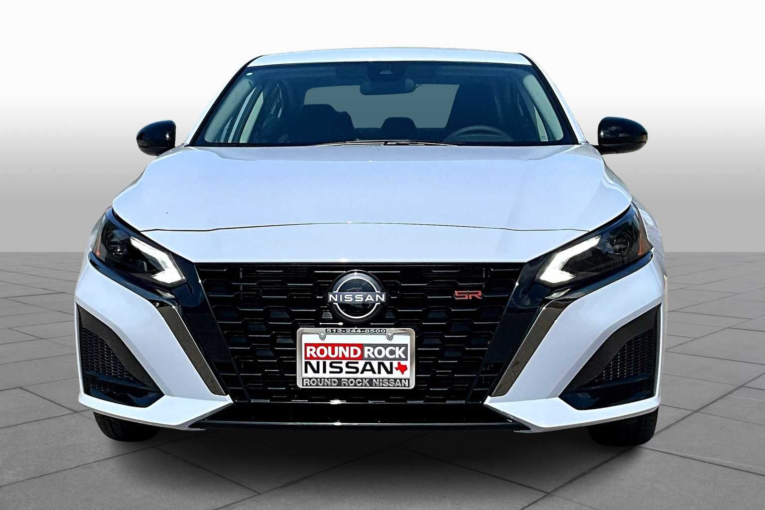 2025 Nissan Altima SR photo 3