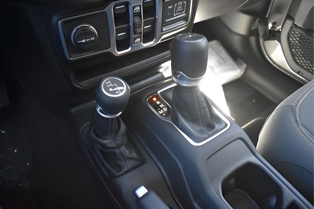 2025 Jeep Gladiator Sport S photo 19