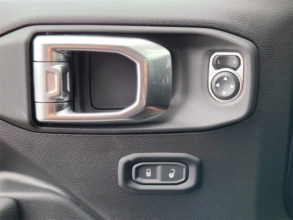 2025 Jeep Wrangler Sport S photo 18