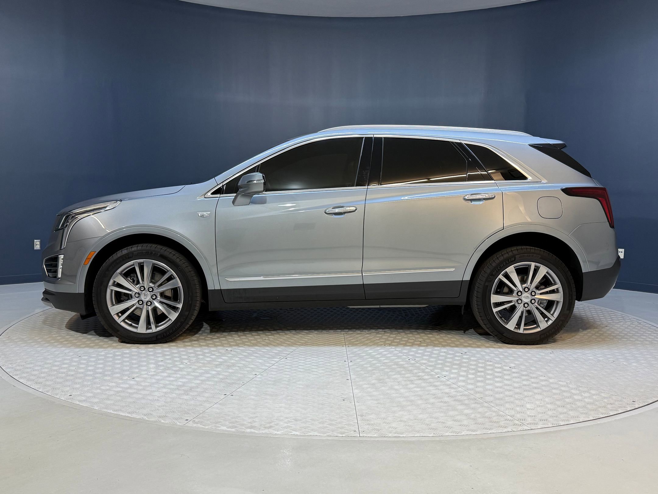 2024 Cadillac XT5 Premium Luxury photo 2