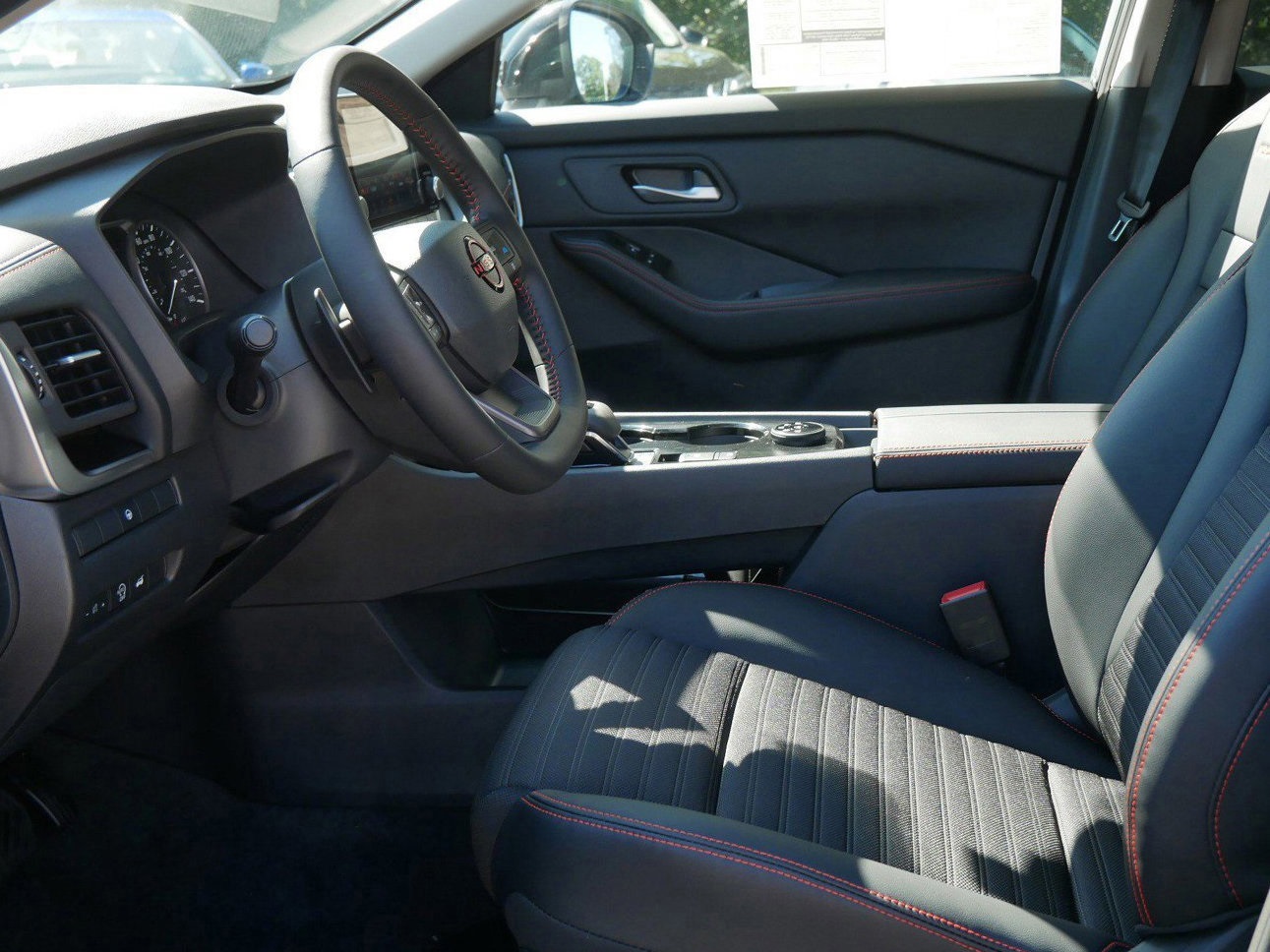 2026 Nissan Rogue SV photo 3
