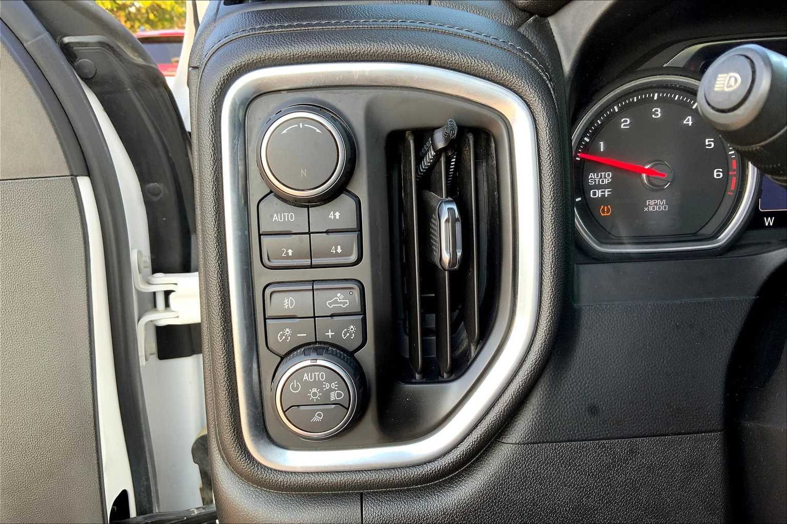 2019 Chevrolet Silverado 1500 High Country photo 33